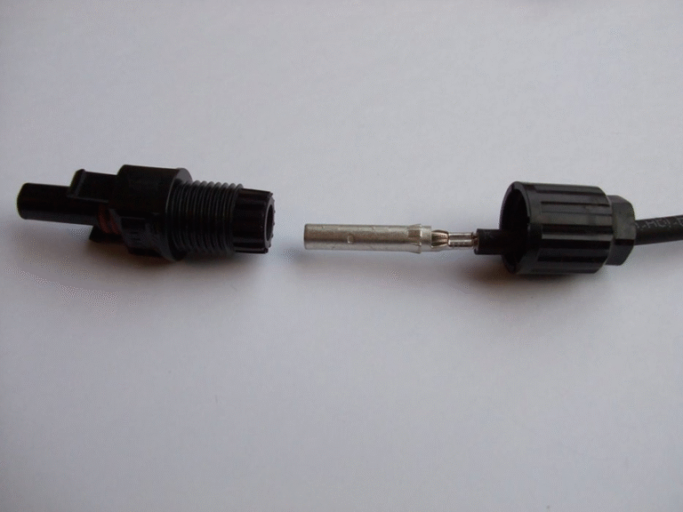 The factors that cause solar connector to break